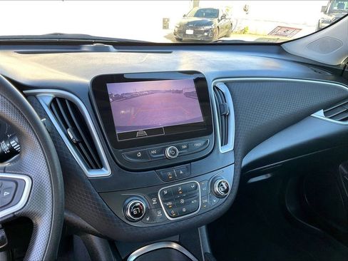 Used 2022 Chevrolet Malibu LT FWD image 19