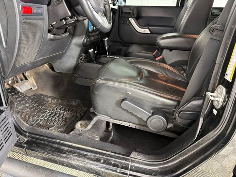 Used 2016 Jeep Wrangler Unlimited Rubicon image 9