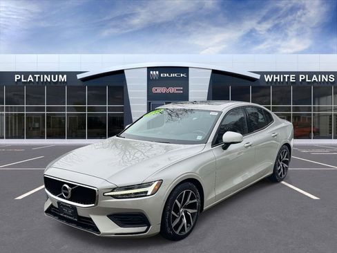 Used 2019 Volvo S60 T6 Momentum w/ Premium Package image 4