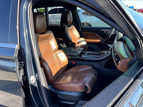 Used 2022 Lincoln Aviator Reserve w/ Equipment Group 201A RWD image 9