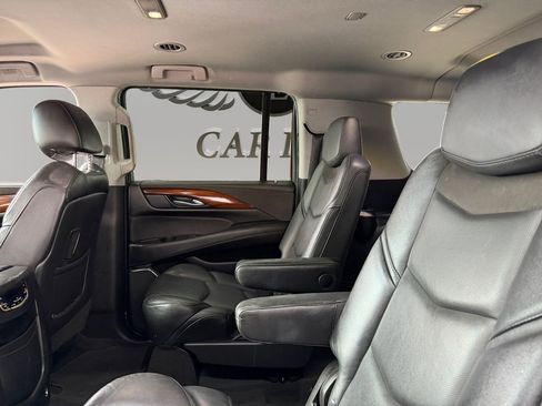 Used 2018 Cadillac Escalade ESV 4WD image 13