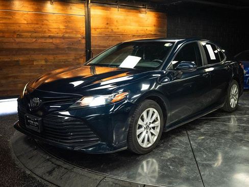Used 2018 Toyota Camry LE FWD image 2