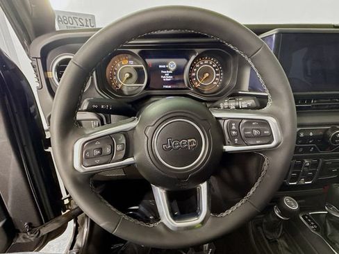 Used 2025 Jeep Wrangler Unlimited Sahara AWD/4WD image 11