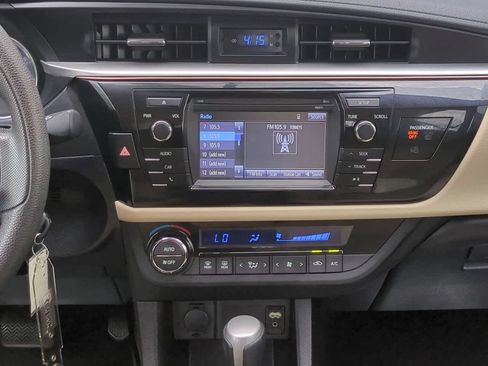 Used 2016 Toyota Corolla LE FWD image 17