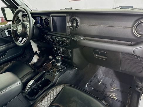 Used 2023 Jeep Wrangler Unlimited Sahara AWD/4WD image 31