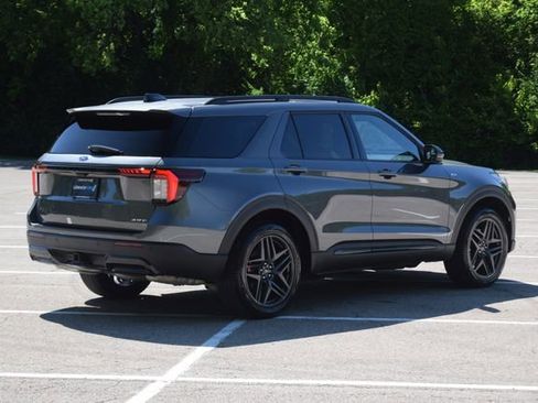 Used 2025 Ford Explorer ST-Line w/ ST-Line Street Pack AWD/4WD image 26