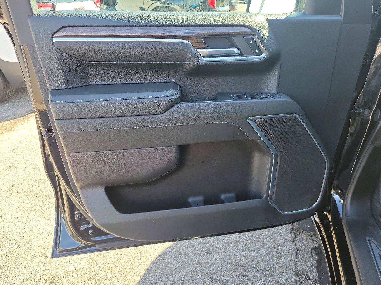 Used 2023 Chevrolet Silverado 1500 LT AWD/4WD image 18