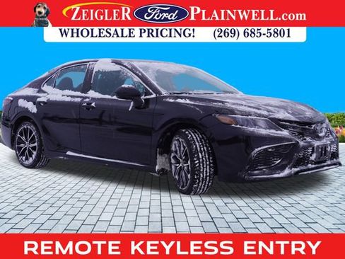 Used 2024 Toyota Camry SE image 4