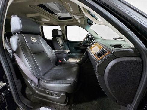 Used 2012 Cadillac Escalade ESV Platinum image 30