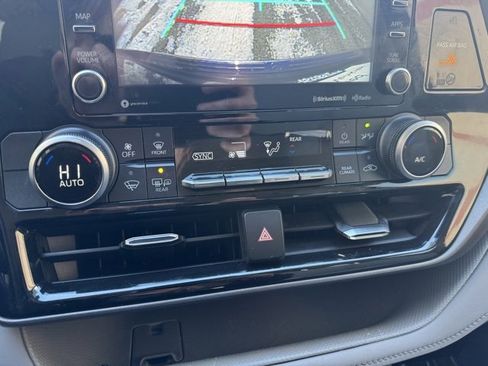 Used 2022 Toyota Highlander LE image 13