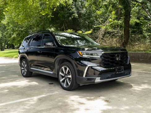 Used 2023 Honda Pilot Touring image 2