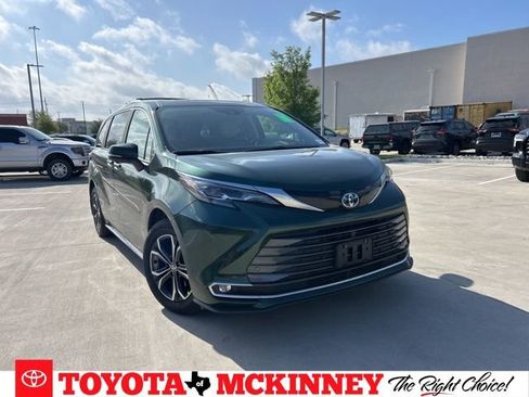 Used 2025 Toyota Sienna Platinum image 1