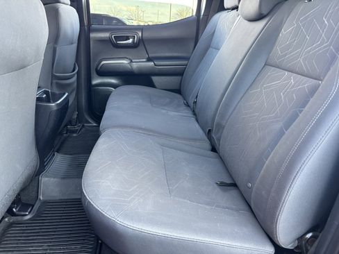 Used 2017 Toyota Tacoma TRD Off-Road image 20