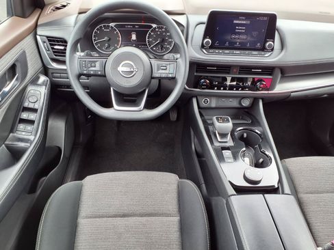 Used 2023 Nissan Rogue SV AWD/4WD image 2