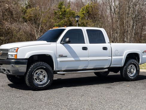 Used 2005 Chevrolet Silverado 2500 LS w/ Heavy-Duty Power Package image 13