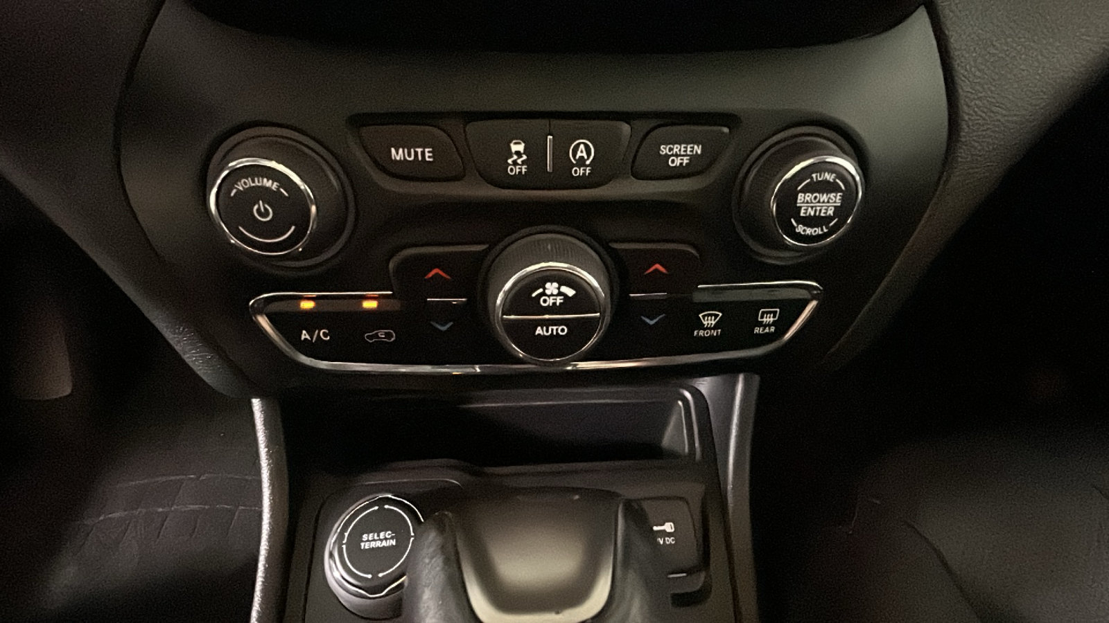 Used 2021 Jeep Cherokee Limited AWD/4WD image 26