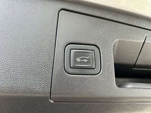 Certified 2023 Cadillac XT4 Luxury w/ Cold Weather Package image 11