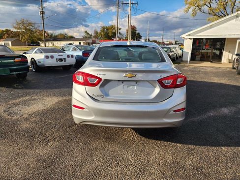 Used 2017 Chevrolet Cruze LT image 6