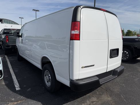New 2026 Chevrolet Express 3500 Extended RWD image 5