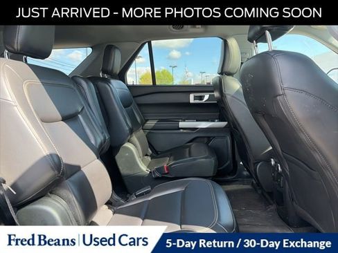 Used 2021 Ford Explorer XLT w/ Equipment Group 202A AWD/4WD image 17