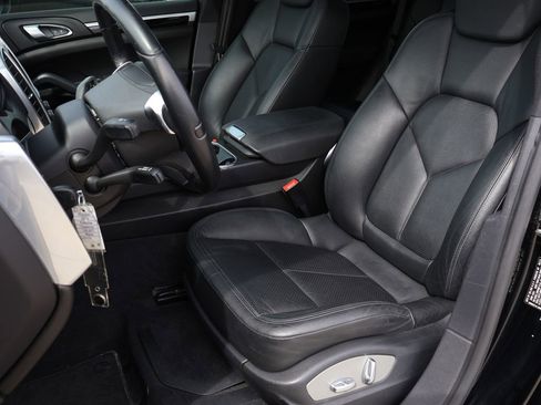 Used 2014 Porsche Cayenne S image 41