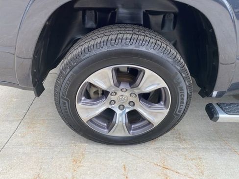 Used 2020 RAM 1500 Laramie AWD/4WD image 13