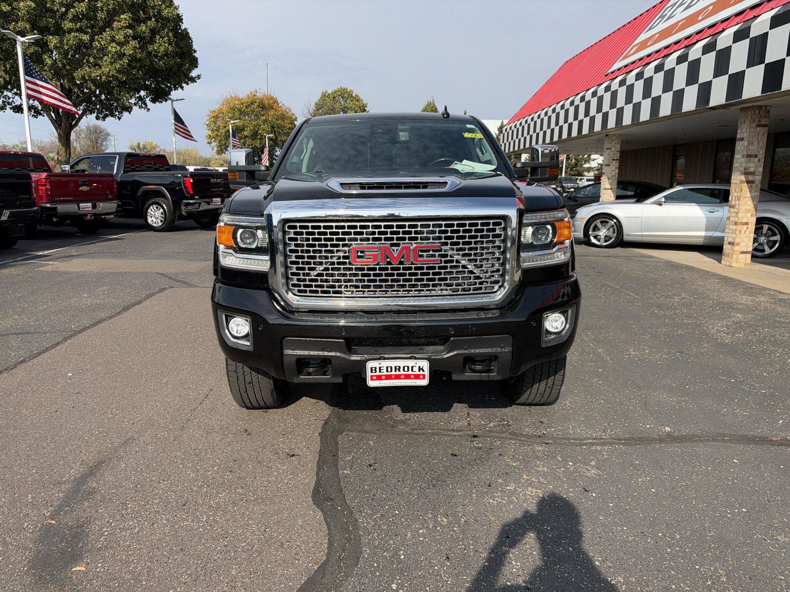 Used 2017 GMC Sierra 2500 Denali w/ Suspension Package, Off-Road AWD/4WD image 2