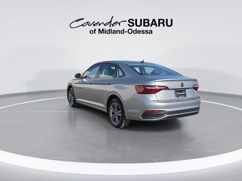 Used 2024 Volkswagen Jetta SE FWD image 6