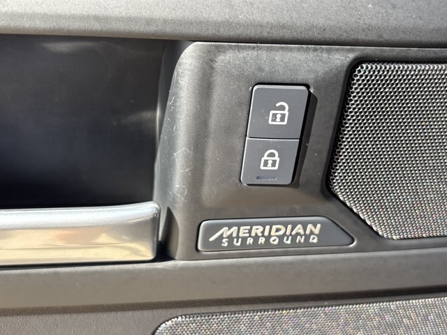 Used 2025 Land Rover Defender 110 X-Dynamic SE AWD/4WD image 21