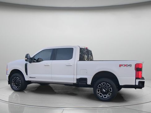 Certified 2025 Ford F250 Platinum w/ FX4 Off-Road Package AWD/4WD image 20