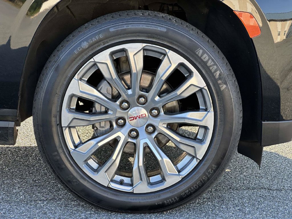 Used 2023 GMC Yukon Denali AWD/4WD image 7