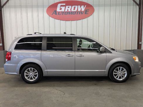 Used 2020 Dodge Grand Caravan SXT w/ Rear Park Assist Package image 13