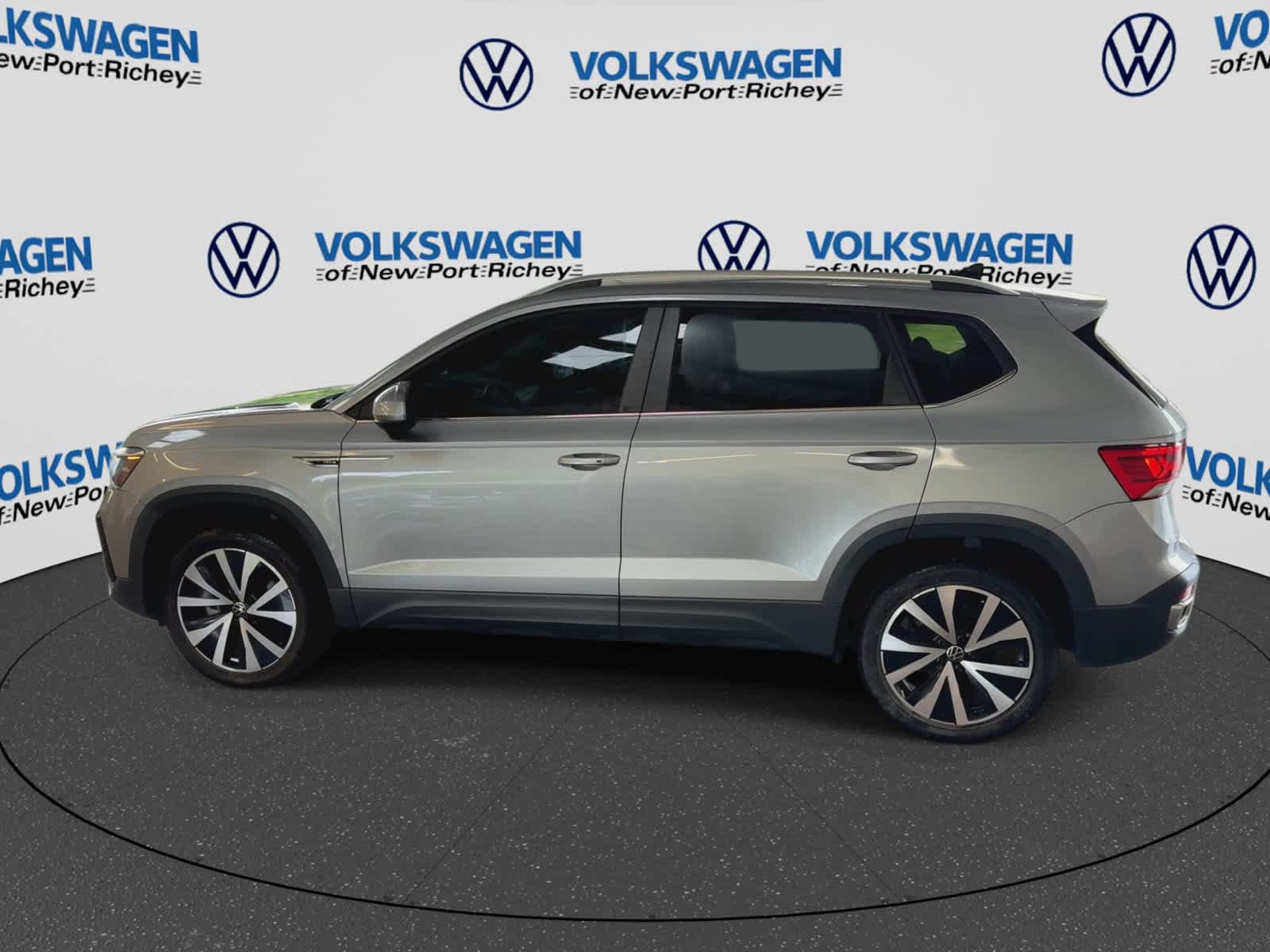 Used 2022 Volkswagen Taos SE FWD image 5