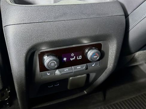 Used 2024 GMC Acadia AT4 w/ Luxury Package image 30