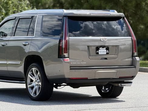 Used 2017 Cadillac Escalade Luxury RWD image 49