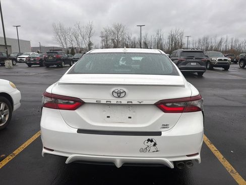 Used 2023 Toyota Camry SE image 5