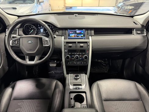 Used 2018 Land Rover Discovery Sport SE AWD/4WD image 2