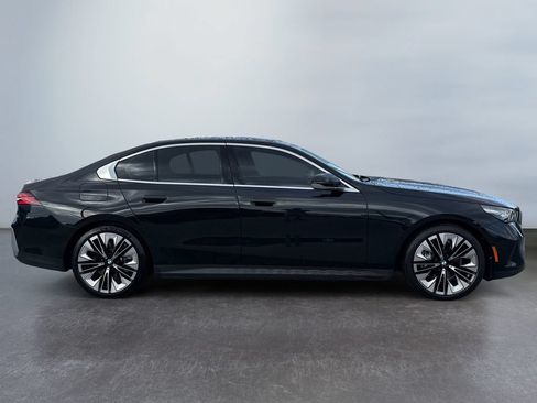 Used 2024 BMW 540i xDrive w/ Convenience Package AWD/4WD image 2