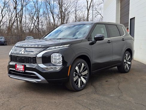 New 2026 Mitsubishi Outlander SE image 3
