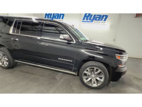 Used 2019 Chevrolet Suburban Premier RWD image 2
