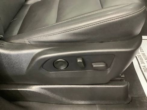 Used 2021 Chevrolet Suburban Z71 w/ Luxury Package image 31