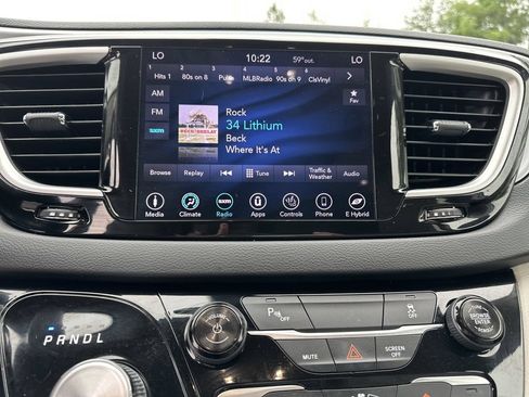 Certified 2018 Chrysler Pacifica Touring-L FWD image 11