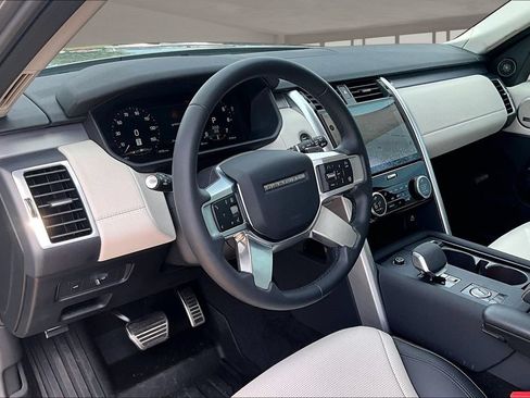 Certified 2025 Land Rover Discovery Dynamic SE AWD/4WD image 12