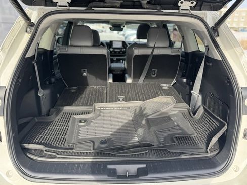 Used 2020 Toyota Highlander XLE image 43