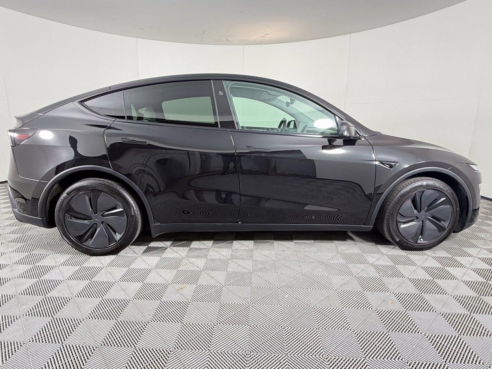 Used 2026 Tesla Model Y AWD image 10