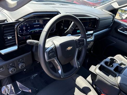 Used 2025 Chevrolet Silverado 1500 LT AWD/4WD image 16