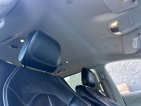 Used 2023 Chrysler Pacifica Touring-L FWD image 20