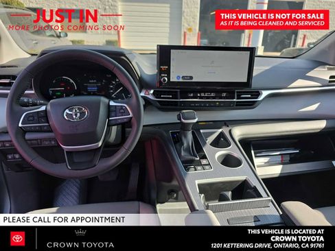 Used 2026 Toyota Sienna XLE FWD image 9
