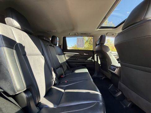 Used 2017 Toyota Highlander XLE image 38