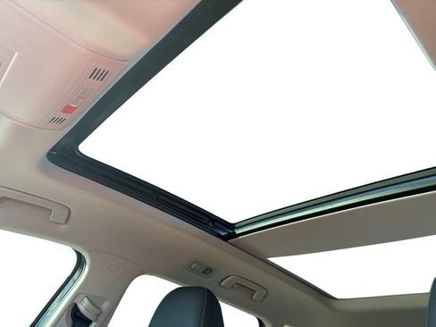 New 2024 Volkswagen Taos SE image 16